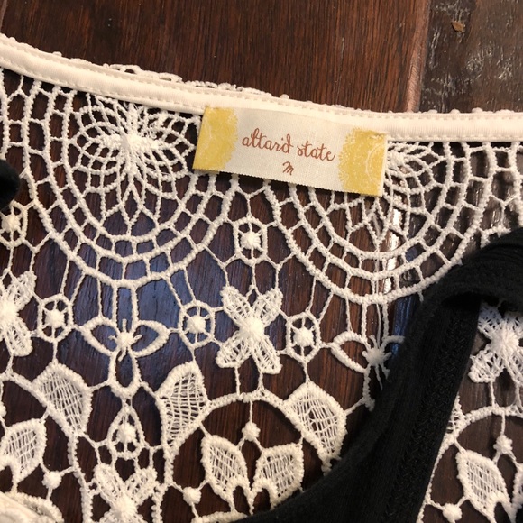 💓💓 off white lace top Altar’d State - Picture 3 of 5